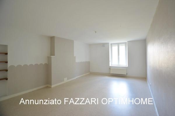 🏛 À VENDRE EN EXCLUSIVITÉ, proche Belgique et Luxembourg, un Immeuble de trois appartements situés à STENAY (55), 255 M² habitables, Idéal investisseur ou résidence principale avec revenus locatifs !