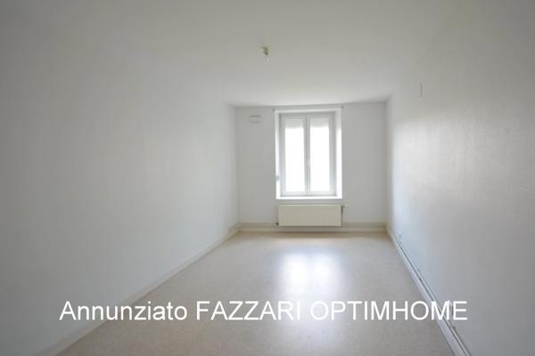 🏛 À VENDRE EN EXCLUSIVITÉ, proche Belgique et Luxembourg, un Immeuble de trois appartements situés à STENAY (55), 255 M² habitables, Idéal investisseur ou résidence principale avec revenus locatifs !