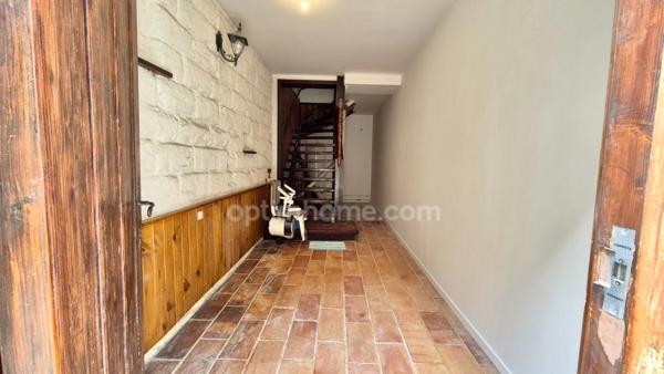 AIGUES-MORTES – Appartement P3 lumineux avec terrasse, à deux pas des Remparts