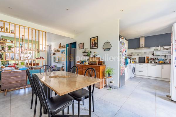 Vente
                Maison122 m² - 6 Pièces -
                    LA ROCHE SUR YON (85000)