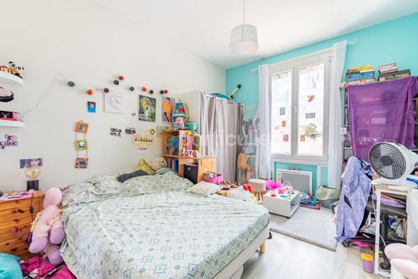 Vente
                Maison122 m² - 6 Pièces -
                    LA ROCHE SUR YON (85000)