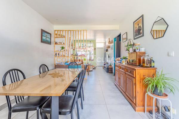 Vente
                Maison122 m² - 6 Pièces -
                    LA ROCHE SUR YON (85000)