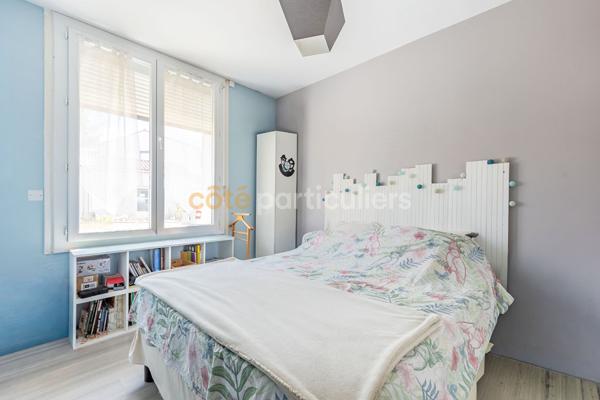 Vente
                Maison122 m² - 6 Pièces -
                    LA ROCHE SUR YON (85000)