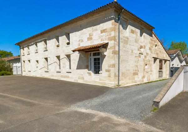 Immeuble
         7 pièces
        - 163 m² Exclusivité 398 000 € *