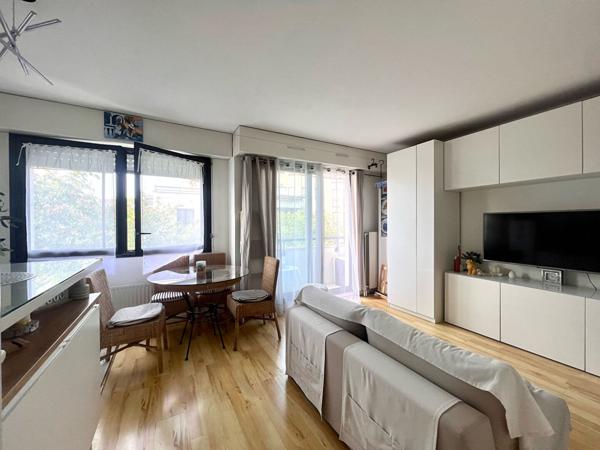 Appartement Suresnes 1 pièce(s) 32 m2