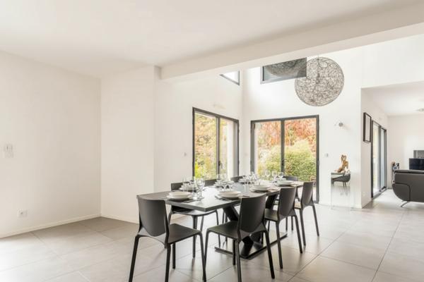 Maison Verrieres Le Buisson 8 pièce(s) 202.64 m2