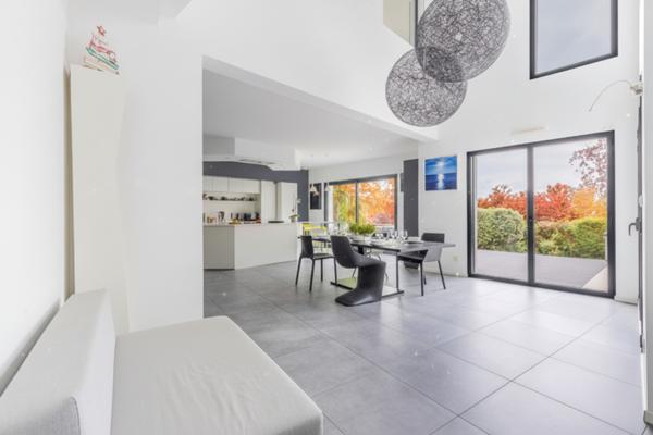 Maison Verrieres Le Buisson 8 pièce(s) 202.64 m2