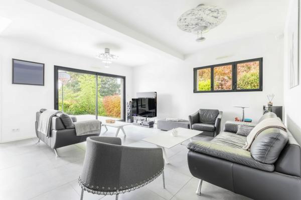 Maison Verrieres Le Buisson 8 pièce(s) 202.64 m2