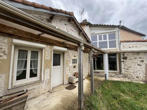 Maison à vendre 134 375 € Confolens 4 p 170 m² DPE C
