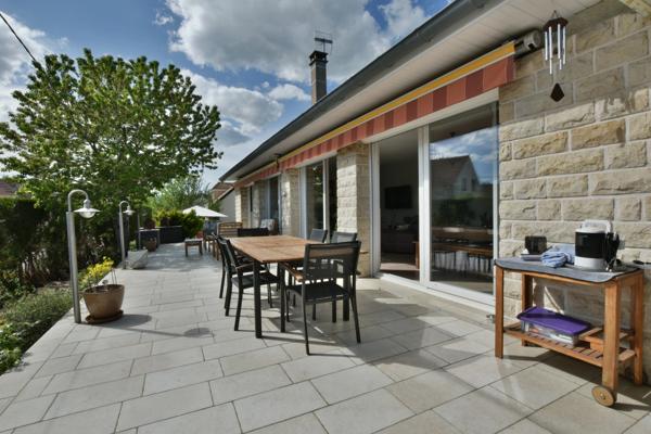 Maison T6 avec terrasse, piscine et jardin sans vis-à-vis à NUITS-Saint-Georges