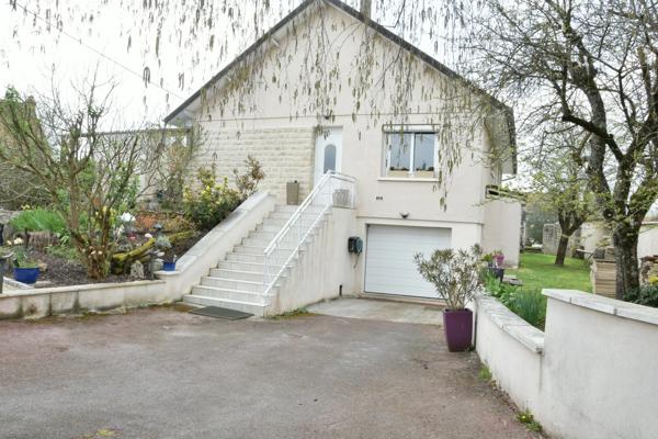 Maison T6 avec terrasse, piscine et jardin sans vis-à-vis à NUITS-Saint-Georges