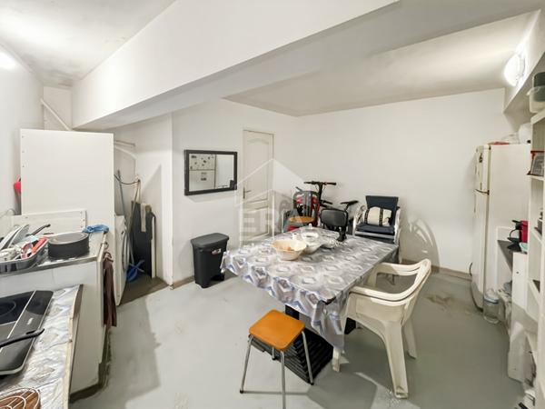 Local commercial 70 m2 + annexe 41 m2 - Opportunité Marseille 8eme