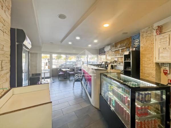 Local commercial 70 m2 + annexe 41 m2 - Opportunité Marseille 8eme