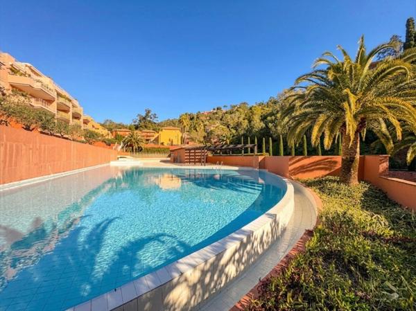 THEOULE-SUR-MER - 3 PIÈCES – REZ-DE-JARDIN – RÉSIDENCE RÉCENTE DE STANDING – À QUELQUES MÈTRES DU PORT ET DES PLAGES DE LA FIGUEIRETTE – GARAGE