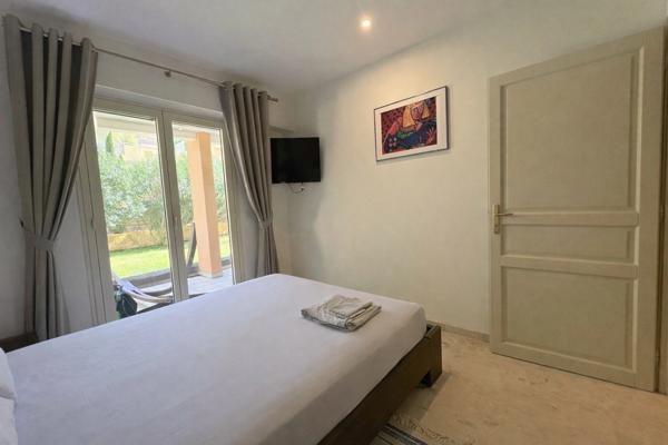 THEOULE-SUR-MER - 3 PIÈCES – REZ-DE-JARDIN – RÉSIDENCE RÉCENTE DE STANDING – À QUELQUES MÈTRES DU PORT ET DES PLAGES DE LA FIGUEIRETTE – GARAGE