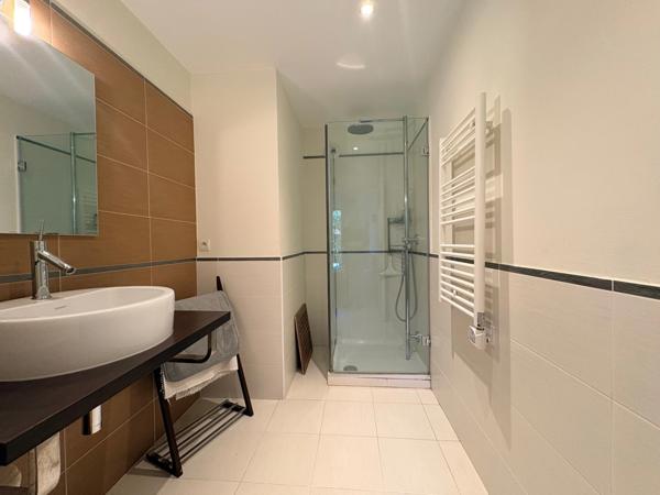 THEOULE-SUR-MER - 3 PIÈCES – REZ-DE-JARDIN – RÉSIDENCE RÉCENTE DE STANDING – À QUELQUES MÈTRES DU PORT ET DES PLAGES DE LA FIGUEIRETTE – GARAGE