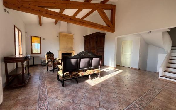 Maison à vendre    5 pièces •  Cadenet