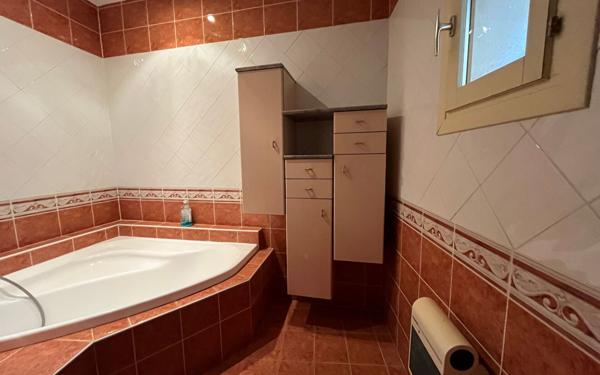 Maison à vendre    5 pièces •  Cadenet