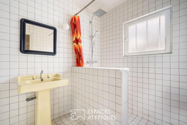 Maison d’architecte sur pilotis face à la Marne