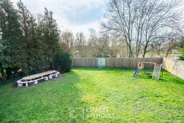 Maison d’architecte sur pilotis face à la Marne