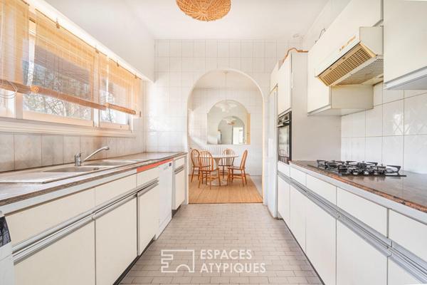 Maison d’architecte sur pilotis face à la Marne