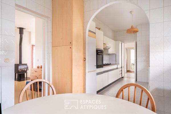 Maison d’architecte sur pilotis face à la Marne