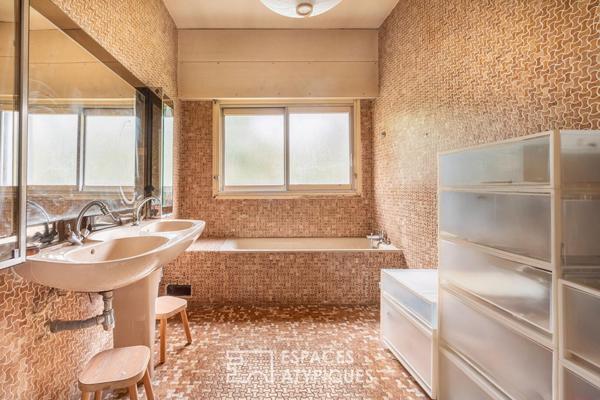 Maison d’architecte sur pilotis face à la Marne