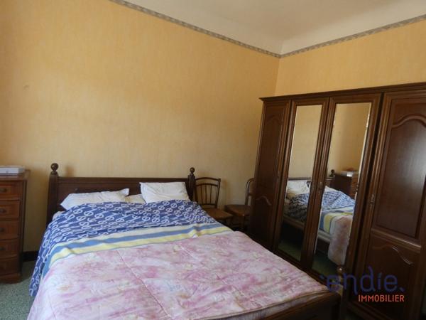 Maison de village à rénover avec un bel extérieur dans un quartier calme