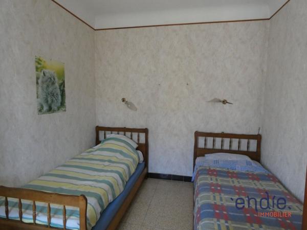 Maison de village à rénover avec un bel extérieur dans un quartier calme