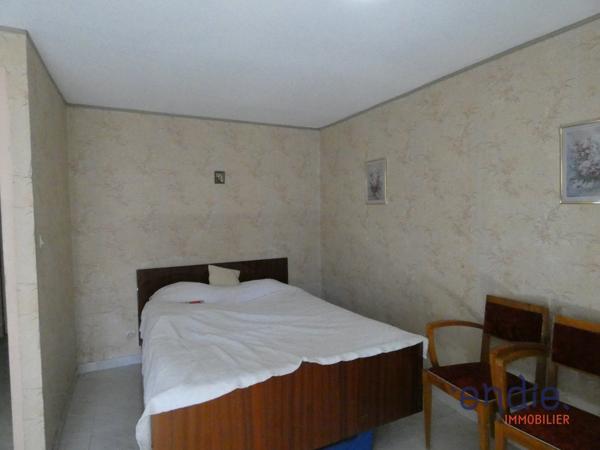 Maison de village à rénover avec un bel extérieur dans un quartier calme