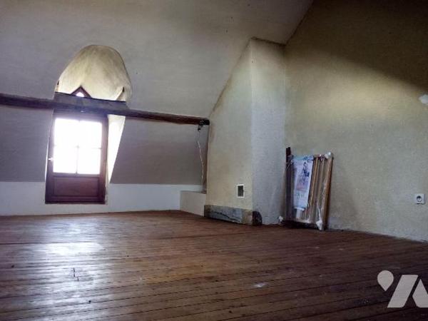 VILLAINES-LA-JUHEL (53) centre, une 1ère maison d?habitation avec salon/séjour (+ poêle à bois)...