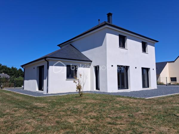 Maison neuve de 2024 – Vie de plain-pied – Quartier calme aux portes du Molay-Littry

Découvrez cette magnifique maison neuve, construite en 2024, idéalement située dans un quartier calme, aux portes du Molay-Littry. Offrant des prestations de qualité et des espaces lumineux, elle est parfaitement adaptée à une famille en quête de confort et de modernité.

Dès l'entrée, vous serez séduit par ses volumes généreux et sa fonctionnalité. Le rez-de-chaussée propose une véritable vie de plain-pied avec une belle chambre, une salle d'eau équipée d'une élégante douche à l'italienne, un WC indépendant ainsi qu'une cuisine aménagée et entièrement équipée. Le vaste séjour-salon, baigné de lumière grâce à ses larges ouvertures, est agrémenté d'un poêle à bois, créant une atmosphère chaleureuse et conviviale. Un garage attenant avec porte motorisée complète ce niveau.

À l'étage, un palier dessert trois  chambres ainsi qu'une salle de bains avec WC, offrant un espace nuit parfaitement pensé pour accueillir toute la famille.

Cette maison récente bénéficie des dernières normes de construction, garantissant confort, performance énergétique et sérénité. Une opportunité rare à découvrir sans tarder !

Les atouts :

Maison neuve de 2024
Quartier calme aux portes du Molay-Littry
Portail motorisé
Vie de plain-pied
4 chambres dont une au rez-de-chaussée
Cuisine aménagée et équipée
Grand séjour lumineux avec poêle à bois
Garage attenant motorisé
Prestations modernes et belles finitions avec de beaux volumes 
Jardin clos bien exposé de 1340 M2

il vous suffit de poser vos valises !  Une visite s'impose .Contactez-moi sans tarder  pour organiser une visite ! «Les informations sur les risques auxquels ce bien est exposé sont disponibles sur le site Géorisques :www.georisques.gouv.fr».