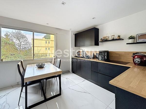 Grand Appartement T5 3 chambres avec Terrasse Cave et Parking Rue Pagère - 69500 BRON