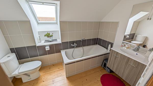 Fontenay-sur-Vègre (72350) Fontenay-sur-Vègre – Pavillon de 2009, 5 chambres, double garage