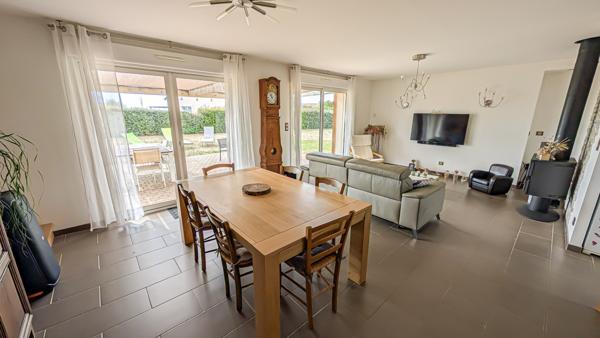 Fontenay-sur-Vègre (72350) Fontenay-sur-Vègre – Pavillon de 2009, 5 chambres, double garage