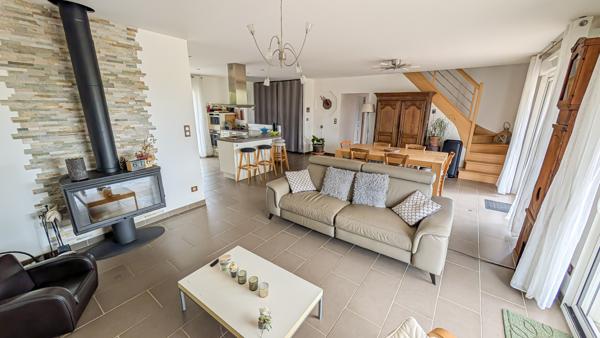 Fontenay-sur-Vègre (72350) Fontenay-sur-Vègre – Pavillon de 2009, 5 chambres, double garage