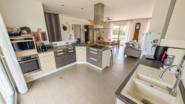 Fontenay-sur-Vègre (72350) Fontenay-sur-Vègre – Pavillon de 2009, 5 chambres, double garage