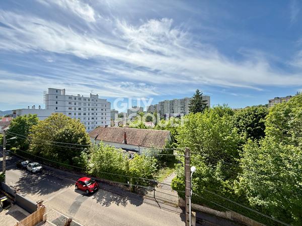 Duplex lumineux avec 4 chambres en dernier étage avec ascenseur