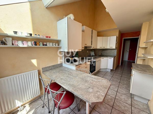 Duplex lumineux avec 4 chambres en dernier étage avec ascenseur