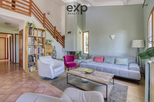 Superbe maison avec piscine et dépendance