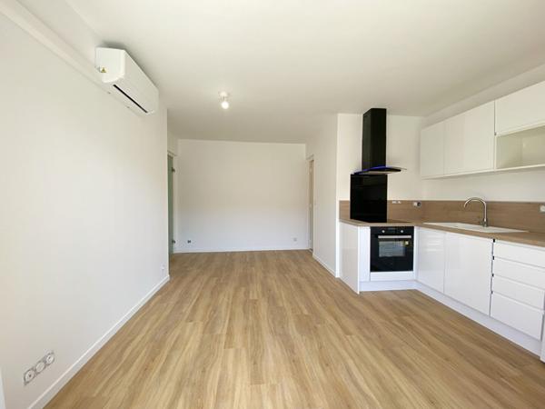 HYERES Centre-ville - Appartement T2 - Balcon - Ascenseur - Rénové entièrement