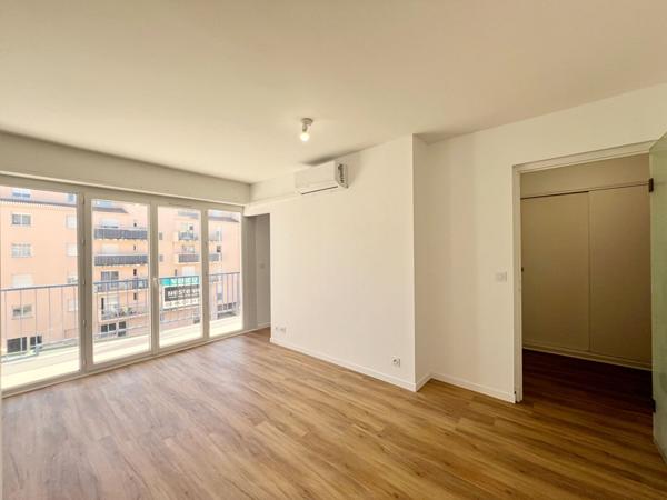 HYERES Centre-ville - Appartement T2 - Balcon - Ascenseur - Rénové entièrement