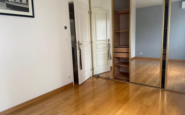 Maison à vendre    5 pièces • 134 m2 Saint-Thibault-des-Vignes