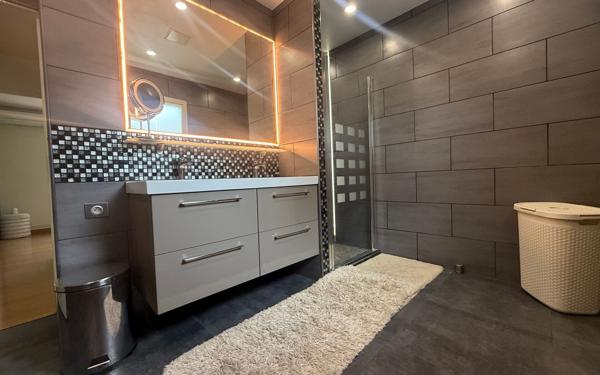 Maison à vendre    5 pièces • 134 m2 Saint-Thibault-des-Vignes