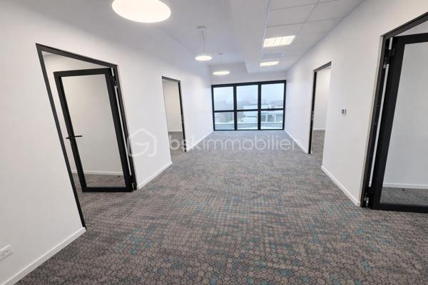 Local commercial de 1 383,22 m²