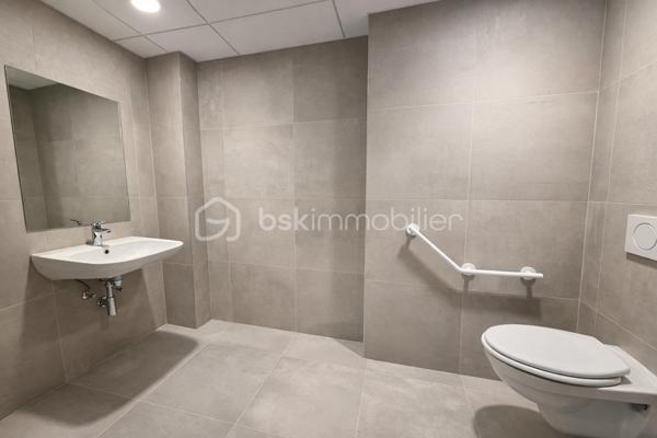 Local commercial de 1 383,22 m²