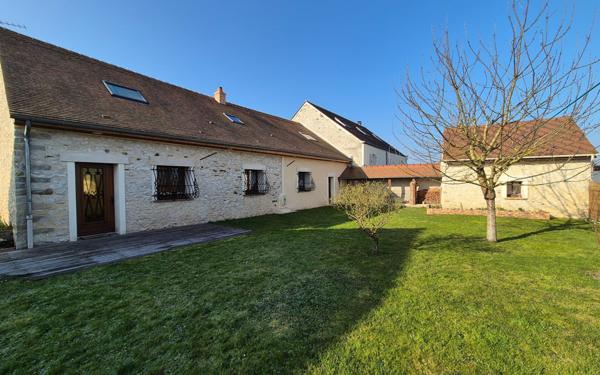 Maison à vendre    7 pièces •  Jouy-le-Châtel