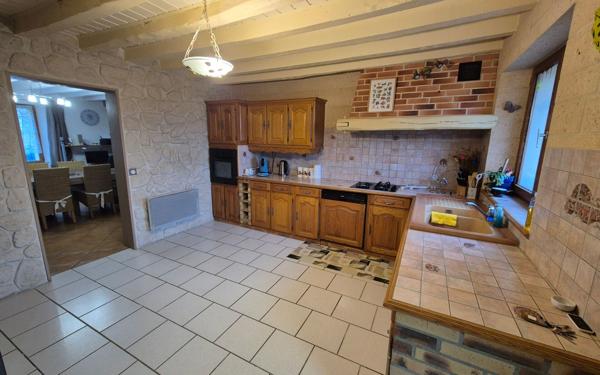 Maison à vendre    7 pièces •  Jouy-le-Châtel