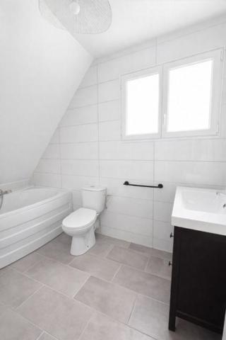 Maison 106 m² - 3 chambres - garage - Terrain 1 000 m² - Quartier calme - Proche plages