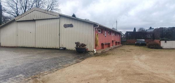 Propriété contemporaine d'exception avec piscine et spa d'intérieur